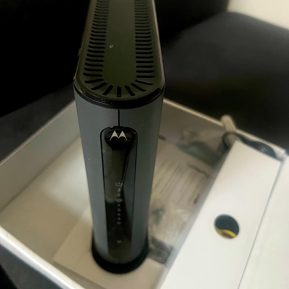 Cable Modem plus Router MG7310 DOCSIS 3.0